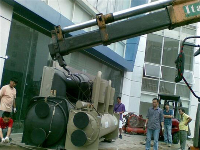 昌邑区随车吊和汽车吊的核心区别是什么？哪种更省钱？